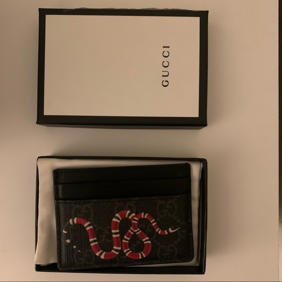 Gucci Other - Kingsnake print GG Supreme card case